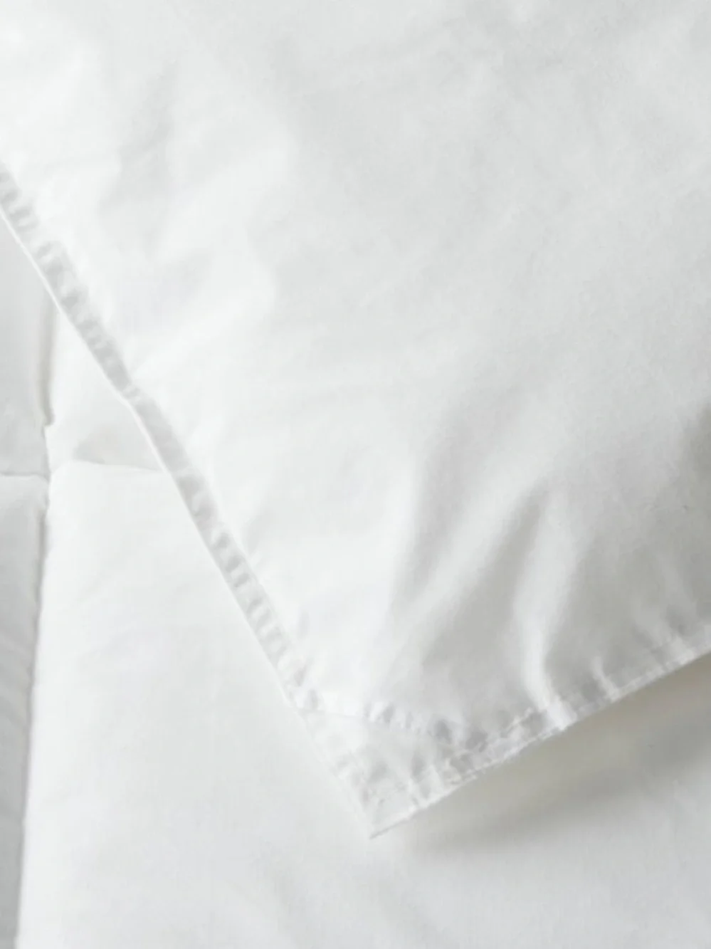 THRESHOLD NWT King/California King All Seasons Performance Down Alt Comforter